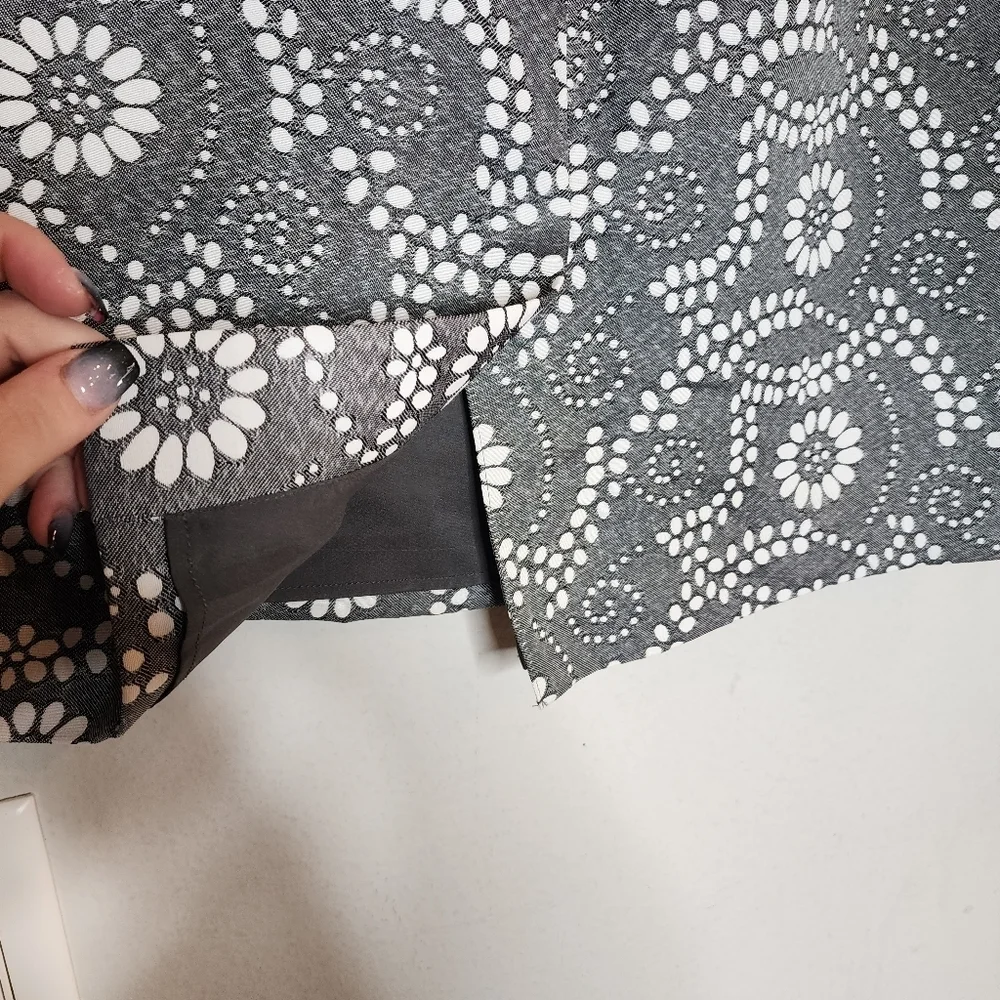 Banana Republic grey floral pencil skirt. Women's‎ size 6